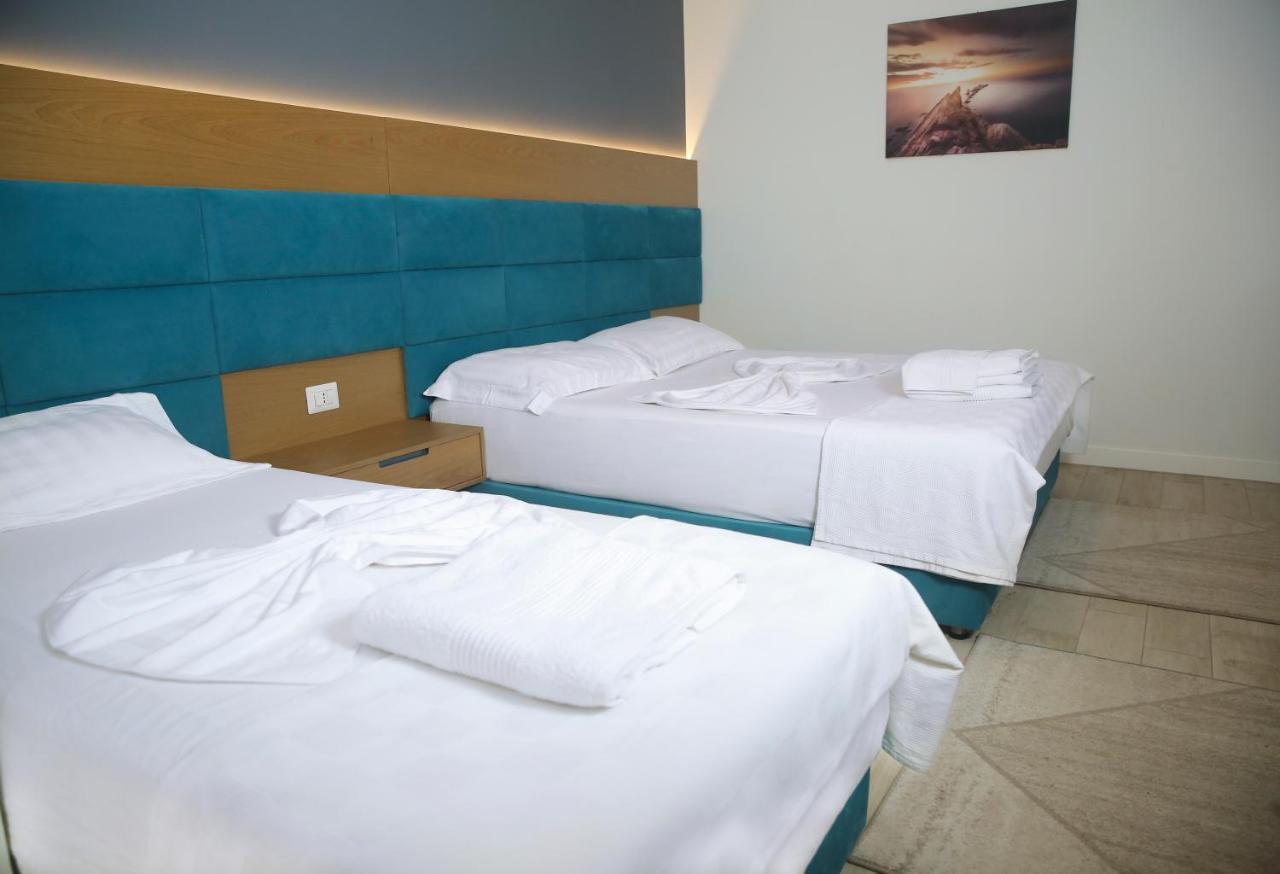 Domus Hotel & Apartments Shengjin Bagian luar foto