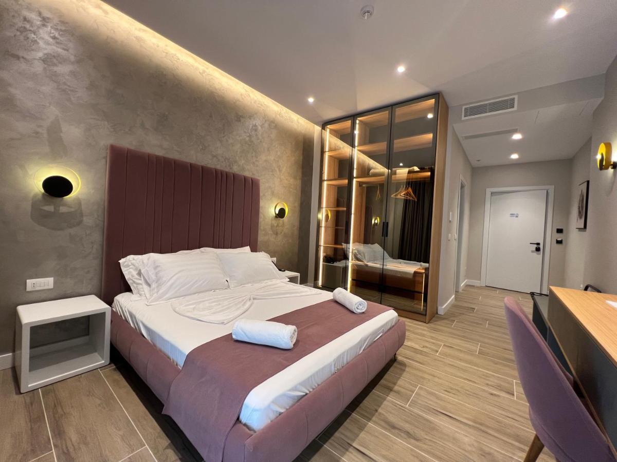 Domus Hotel & Apartments Shengjin Bagian luar foto